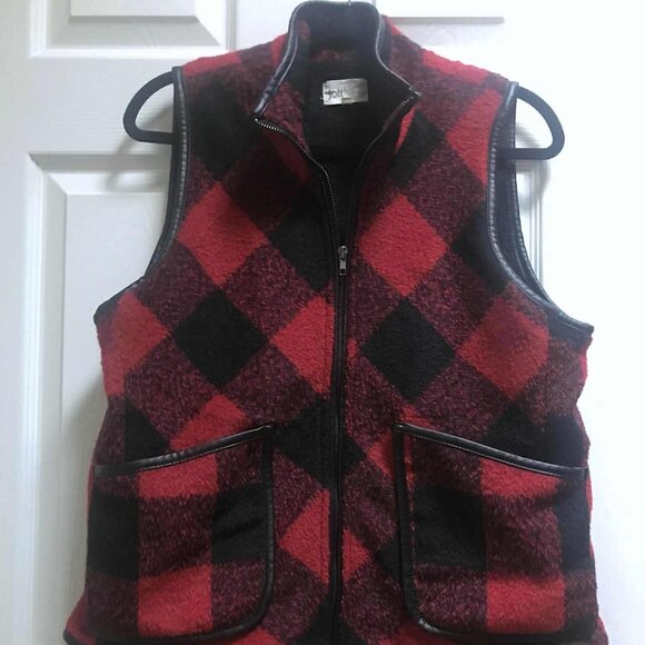 Cute Red and Black Buffalo Plaid Vest - Picture 5 of 12